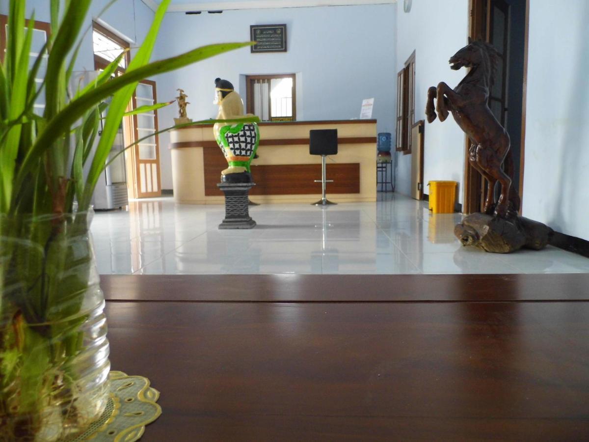 Hotel Ilhami Blitar Exterior foto
